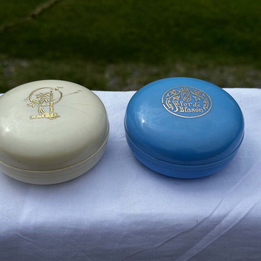 Vintage Myrurgia Flor de Blason 4 oz Dusting Powder Box, 2